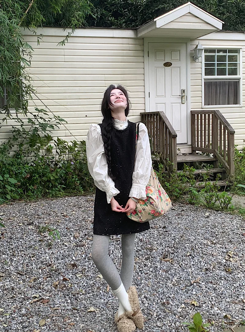 Korean Fashion Autumn New Women Two Piece Sets Long Sleeve White Shirt + Sleeveless A Line Black Short Vest Dress Female Outfits
Korean Fashion Autumn New Women Two Piece Sets Long Sleeve White Shirt + Sleeveless A Line Black Short Vest Dress Female Outfits