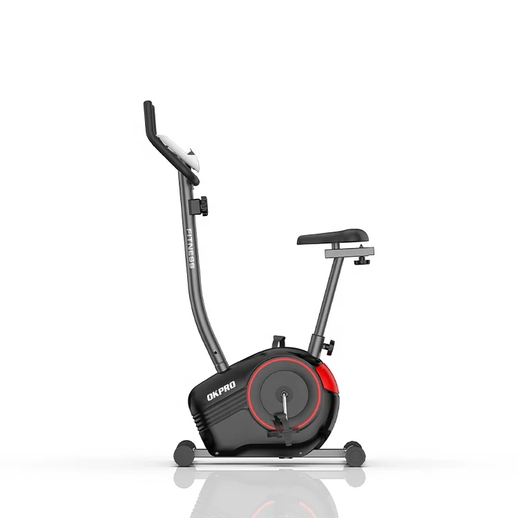 Тренировки в тренажерном зале. Вертикальный велосипед для тренировок в помещении.
Тренировки в тренажерном зале. Вертикальный велосипед для тренировок в помещении.