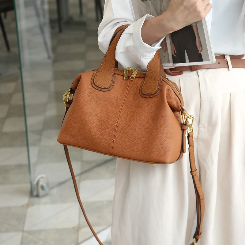 Top Layer Cowhide Boston Bag Premium Sense Large Capacity Commuter Bag Crossbody Leather Women's Bag Mother Bag Pillow Bag Tide
Top Layer Cowhide Boston Bag Premium Sense Large Capacity Commuter Bag Crossbody Leather Women's Bag Mother Bag Pillow Bag Tide