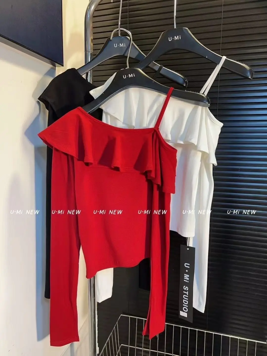 SY'sYouthfully Skew Collar Slim T Shirts Women Side Folds Ruffles Top Spring Korean Style Tshirt Solid Tight Long Sleeve T Shirt
SY'sYouthfully Skew Collar Slim T Shirts Women Side Folds Ruffles Top Spring Korean Style Tshirt Solid Tight Long Sleeve T Shirt