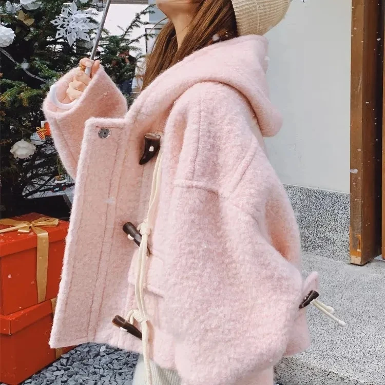 Korean Sle Thiened Autumn Winter New Women's Hat Coat Pink Woolen Casual Outerwear Slimming ort Coat for Ladies
Korean Sle Thiened Autumn Winter New Women's Hat Coat Pink Woolen Casual Outerwear Slimming ort Coat for Ladies