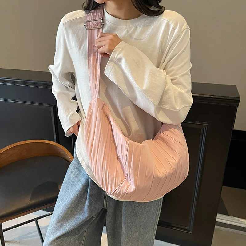 Lightweight and large-capacity women's crossbody bag,single-shoulder college student schoolbag,simple short-distance travel bag
Lightweight and large-capacity women's crossbody bag,single-shoulder college student schoolbag,simple short-distance travel bag