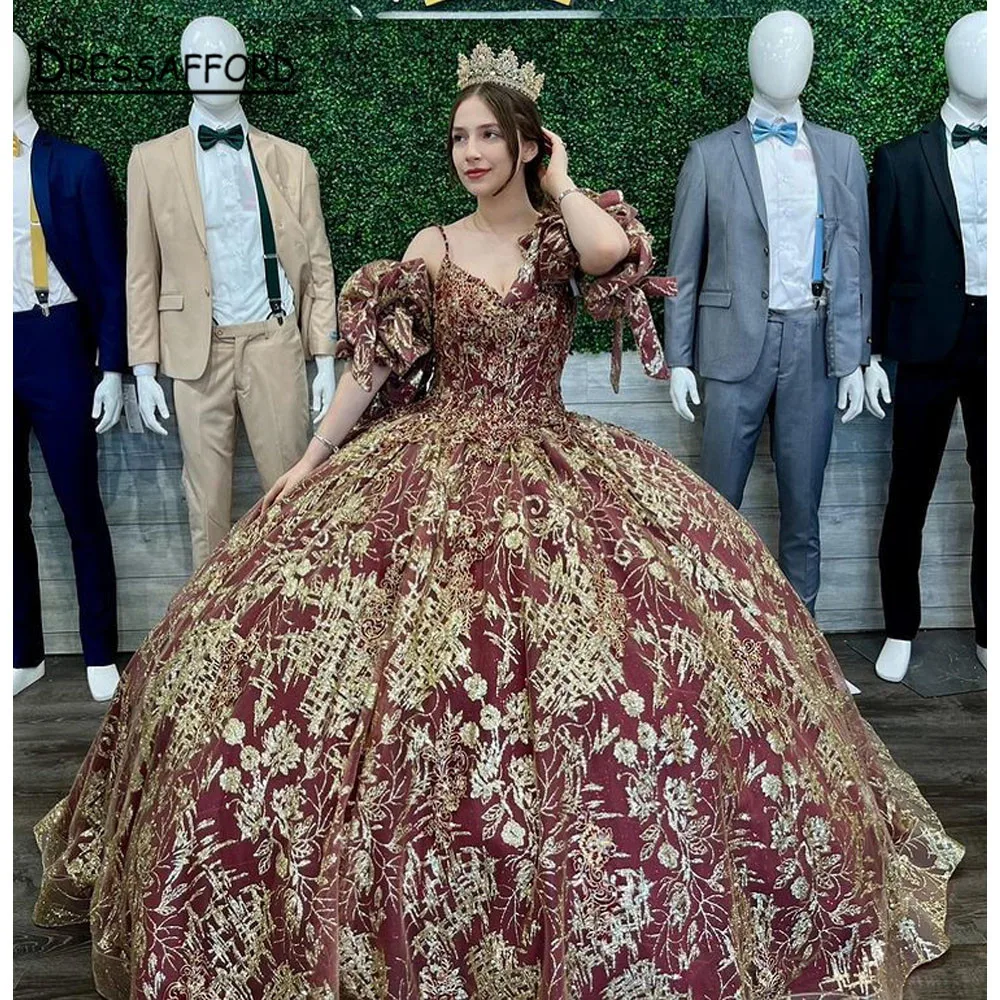 Блестящее бальное платье принцессы с блестками, платья для Quinceanera 2022, милое платье на бретелях-спагетти с аппликацией 16 лет, платья для выпускного вечера 15 лет
Блестящее бальное платье принцессы с блестками, платья для Quinceanera 2022, милое платье на бретелях-спагетти с аппликацией 16 лет, платья для выпускного вечера 15 лет
