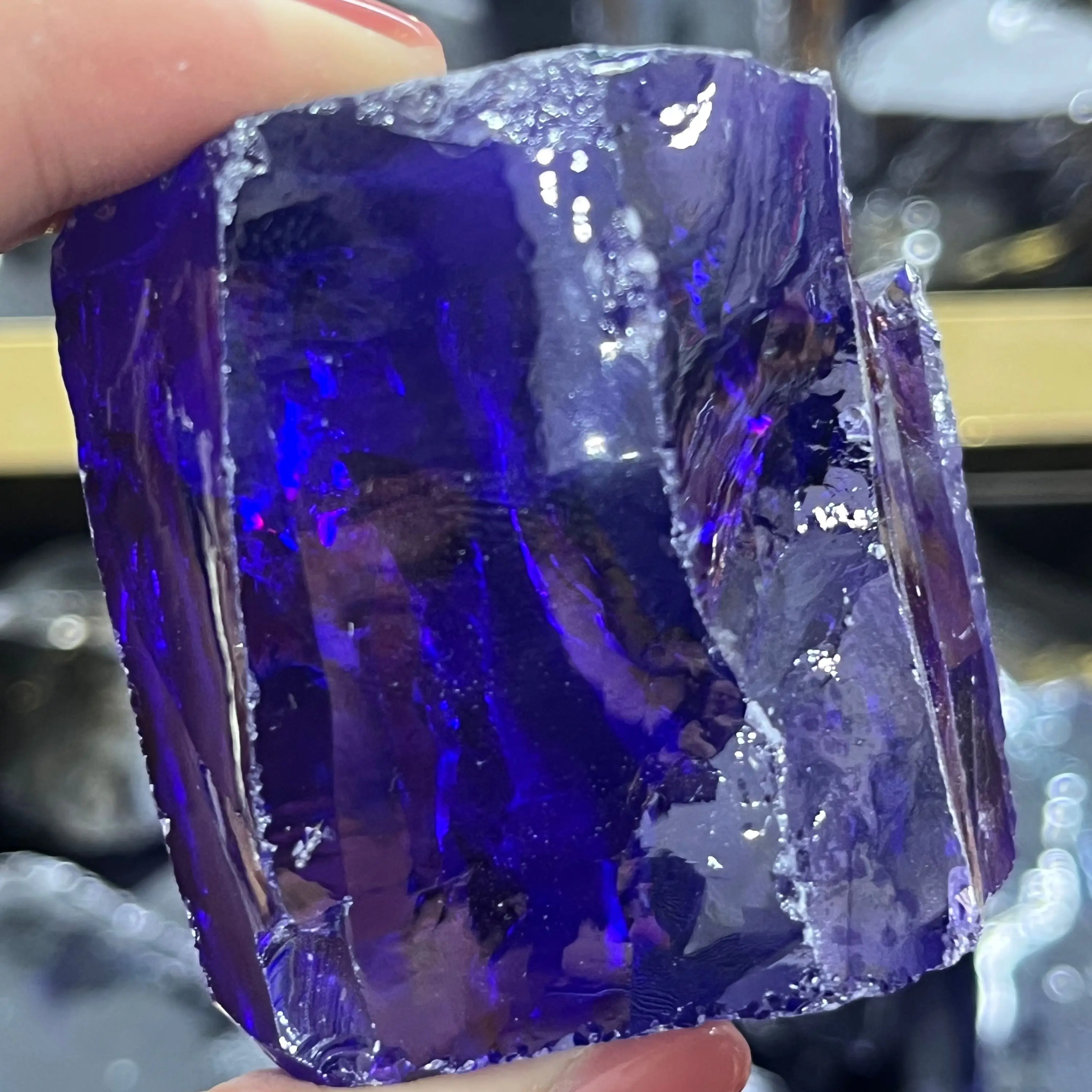 1 кг/пакет необрезанный синтетический CZ грубый драгоценный камень граненый грубый лавандовый материал драгоценных камней
1 кг/пакет необрезанный синтетический CZ грубый драгоценный камень граненый грубый лавандовый материал драгоценных камней