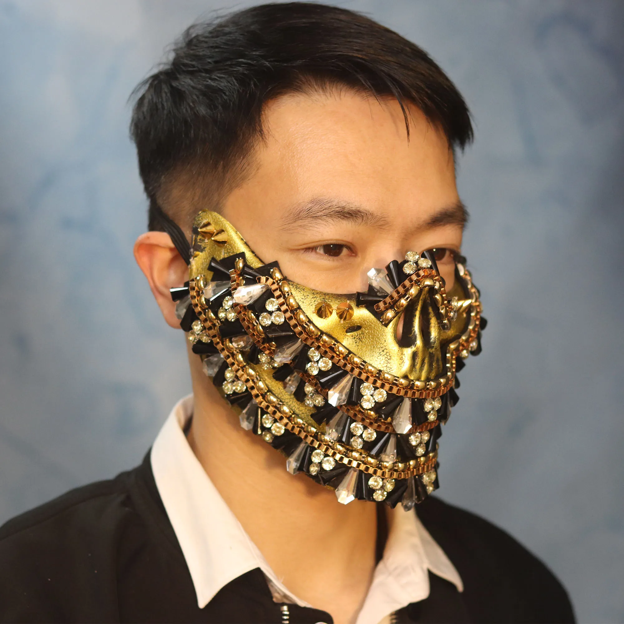 Halloween Gold Men's Riveted Punk Masquerade Party Mask Personality Half Face Bar Singer
Halloween Gold Men's Riveted Punk Masquerade Party Mask Personality Half Face Bar Singer