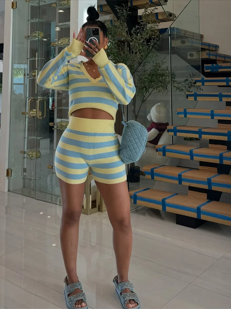 Nibber Stripe Knit 2-Piece Set Women Hooded v-Neck Long Sleeves Tops+High-Waisted Shorts Fashion Street Matching Simple Suits
Nibber Stripe Knit 2-Piece Set Women Hooded v-Neck Long Sleeves Tops+High-Waisted Shorts Fashion Street Matching Simple Suits