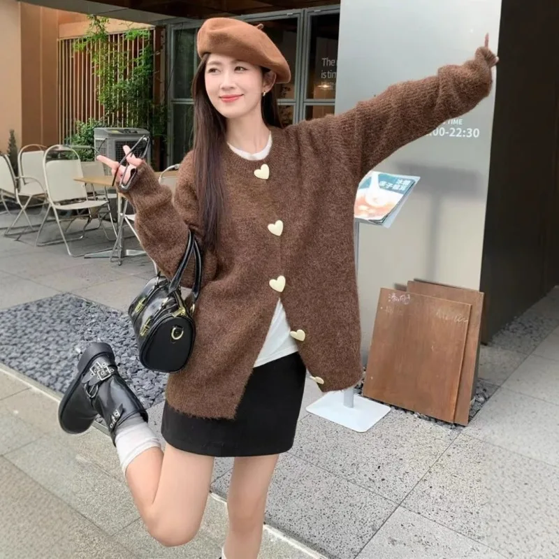 Love button design sense brown knitted sweater cardigan autumn 2025 new korean versatile casual top women
Love button design sense brown knitted sweater cardigan autumn 2025 new korean versatile casual top women