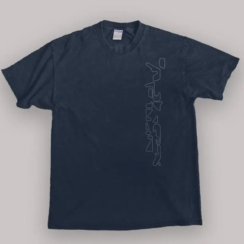 Футболка Aphex Twin Navy из 100% хлопка.
Футболка Aphex Twin Navy из 100% хлопка.