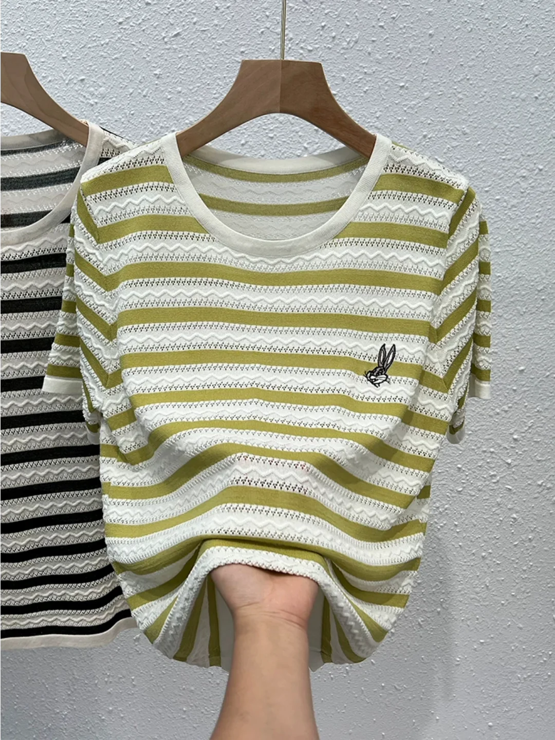 Dopamine Summer Striped Short Sleeve T-Shirt Women's Loose Knitted round Neck Top Korean Style Breathable Comfortable Fashion
Dopamine Summer Striped Short Sleeve T-Shirt Women's Loose Knitted round Neck Top Korean Style Breathable Comfortable Fashion