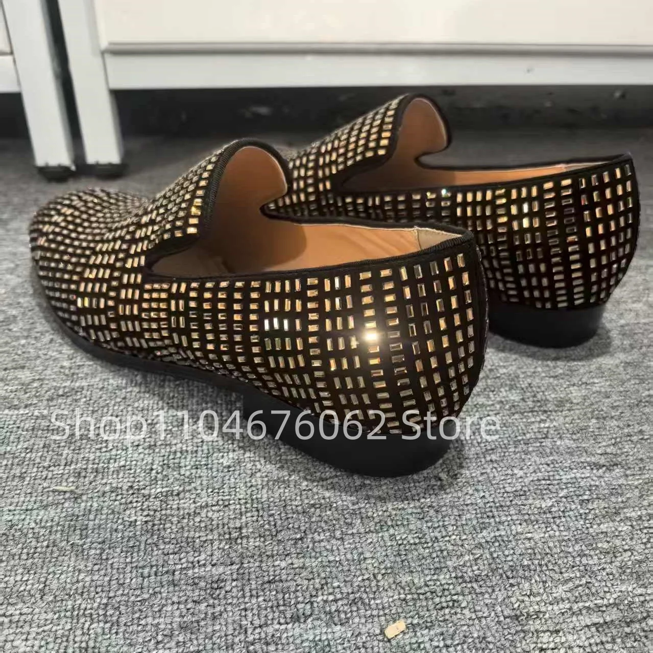 2025 дизайнерские новые мужские лоферы, инкрустированные стразами, Т-образные подиумные банкетные элегантные роскошные мужские туфли большого размера, одинарные модельные туфли 
2025 дизайнерские новые мужские лоферы, инкрустированные стразами, Т-образные подиумные банкетные элегантные роскошные мужские туфли большого размера, одинарные модельные туфли