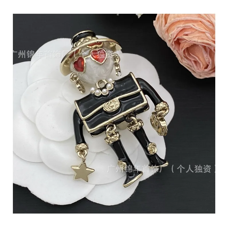 Retro Doll Brooch Light Luxury Black Gold Enamel Temperament Accessories High Sense Versatile Suit Coat Chest
Retro Doll Brooch Light Luxury Black Gold Enamel Temperament Accessories High Sense Versatile Suit Coat Chest
