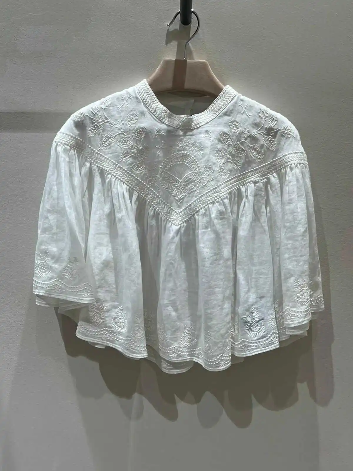 Summer 2024 Pure Color Casual Long Sve Embroidered Loose Top Sweet Hollow out French Sle Cotton irt Women's Faion
Summer 2024 Pure Color Casual Long Sve Embroidered Loose Top Sweet Hollow out French Sle Cotton irt Women's Faion