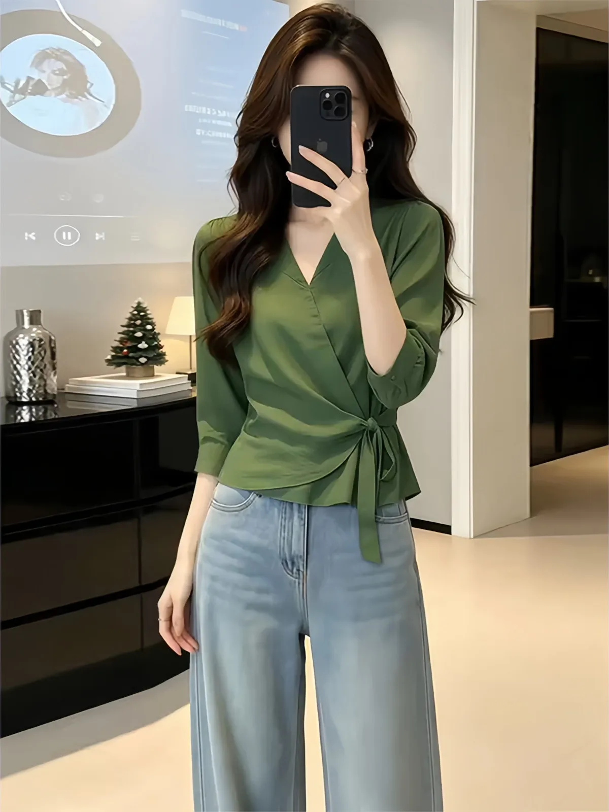 Elegant Green V-Neck Tie Waist Shirt Women's Fashion 2026 Summer New Ladylike Style Slimming High-End Feeling Top
Elegant Green V-Neck Tie Waist Shirt Women's Fashion 2026 Summer New Ladylike Style Slimming High-End Feeling Top
