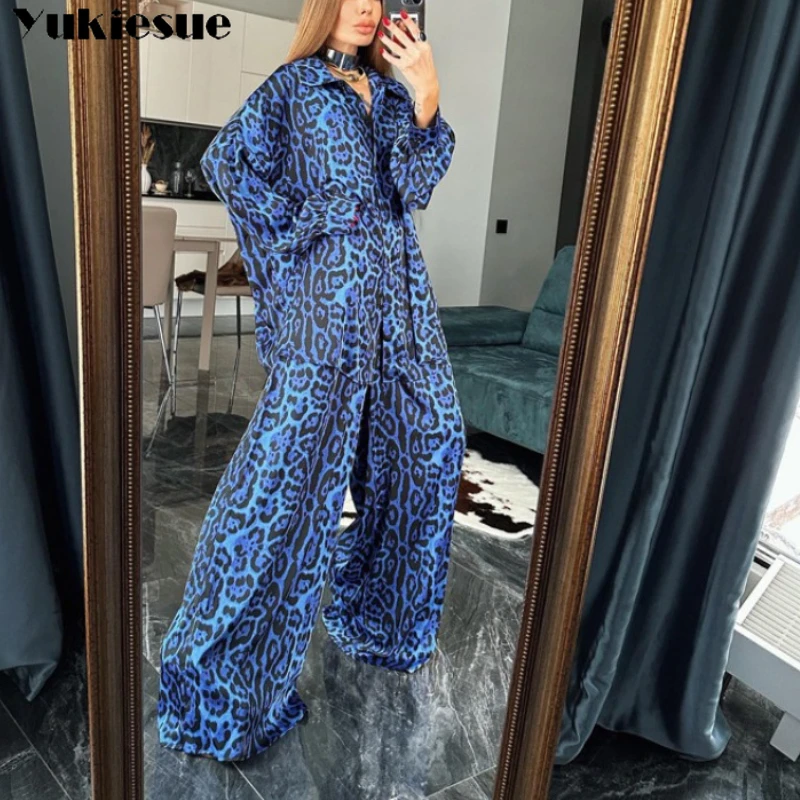 Модные свободные женские домашние костюмы, синие однобортные топы с леопардовым принтом и длинными рукавами, широкие брюки-палаццо, комплект из двух предметов
Модные свободные женские домашние костюмы, синие однобортные топы с леопардовым принтом и длинными рукавами, широкие брюки-палаццо, комплект из двух предметов