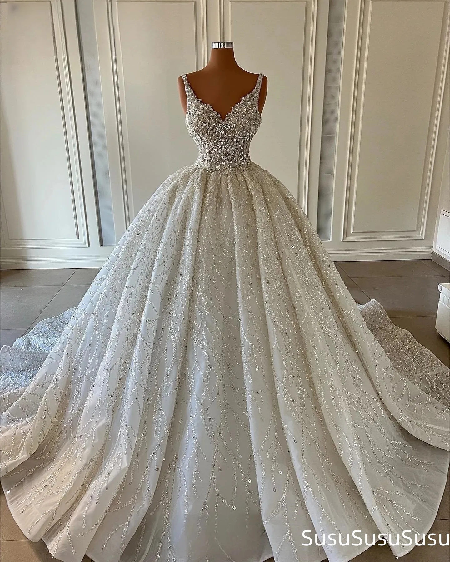 2023 Real Images Beads Ball Gown For Wedding Sleeveless Bride Dresses Robe De Mariee Draped Bridal Gown Luxury Vestidos De Novia
2023 Real Images Beads Ball Gown For Wedding Sleeveless Bride Dresses Robe De Mariee Draped Bridal Gown Luxury Vestidos De Novia