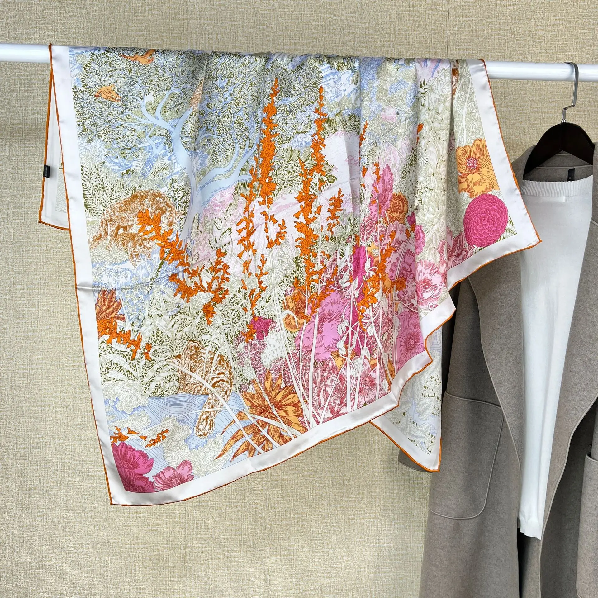new silk scarf naturally returns to 110 square scarves, 100% mulberry silk silk scarves shawls are fashionable and versatile
new silk scarf naturally returns to 110 square scarves, 100% mulberry silk silk scarves shawls are fashionable and versatile