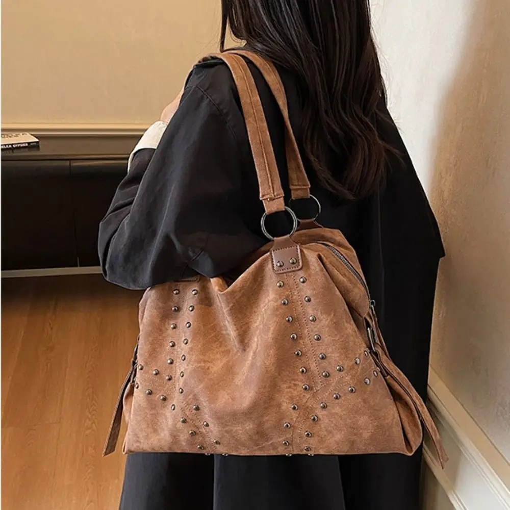 PU Leather Rivet Shoulder Bags Large Capacity Retro American Style Locomotive Style Underarm Bag Fashion Design Korean Style
PU Leather Rivet Shoulder Bags Large Capacity Retro American Style Locomotive Style Underarm Bag Fashion Design Korean Style