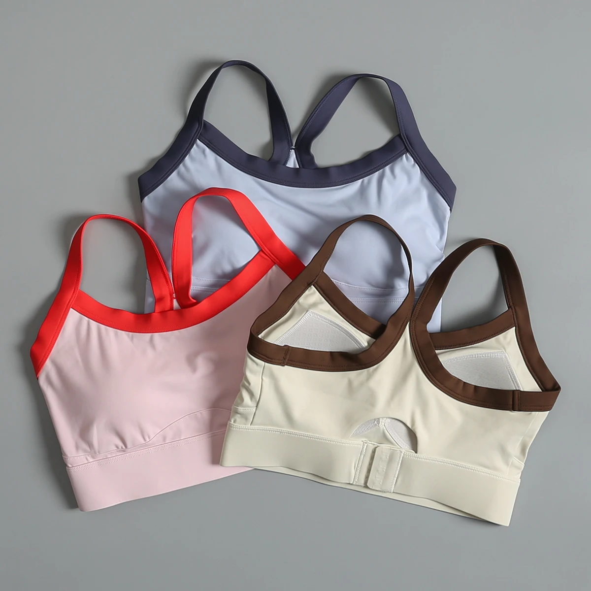 High-intensity sports underwear for women in summer fashion color combination side breast collection yoga bra running
High-intensity sports underwear for women in summer fashion color combination side breast collection yoga bra running