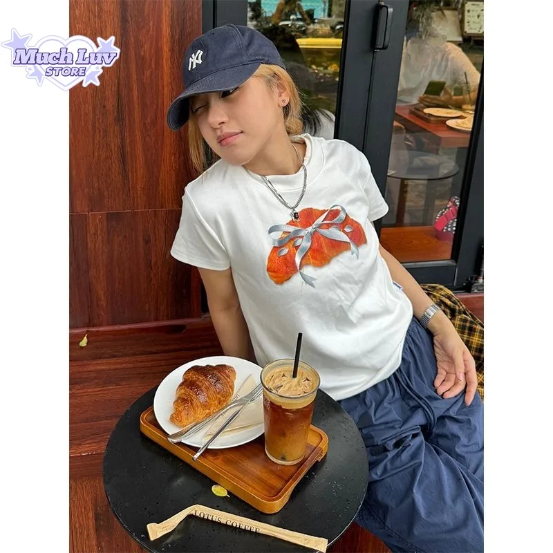 Bow Shaped Bread Printed T-shirt Suitable for Both Men and Women A Fashionable and Comfortable Short Sleeved Top for Summer
Bow Shaped Bread Printed T-shirt Suitable for Both Men and Women A Fashionable and Comfortable Short Sleeved Top for Summer
