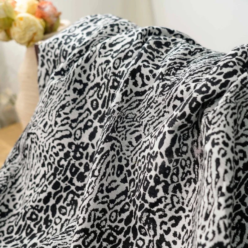 L100cm X W155cm Leopard Print Jacquard Fabric Black Abstract Style Sexy Autumn Spring Apparel Bag Pillow Cover Fashion Material
L100cm X W155cm Leopard Print Jacquard Fabric Black Abstract Style Sexy Autumn Spring Apparel Bag Pillow Cover Fashion Material