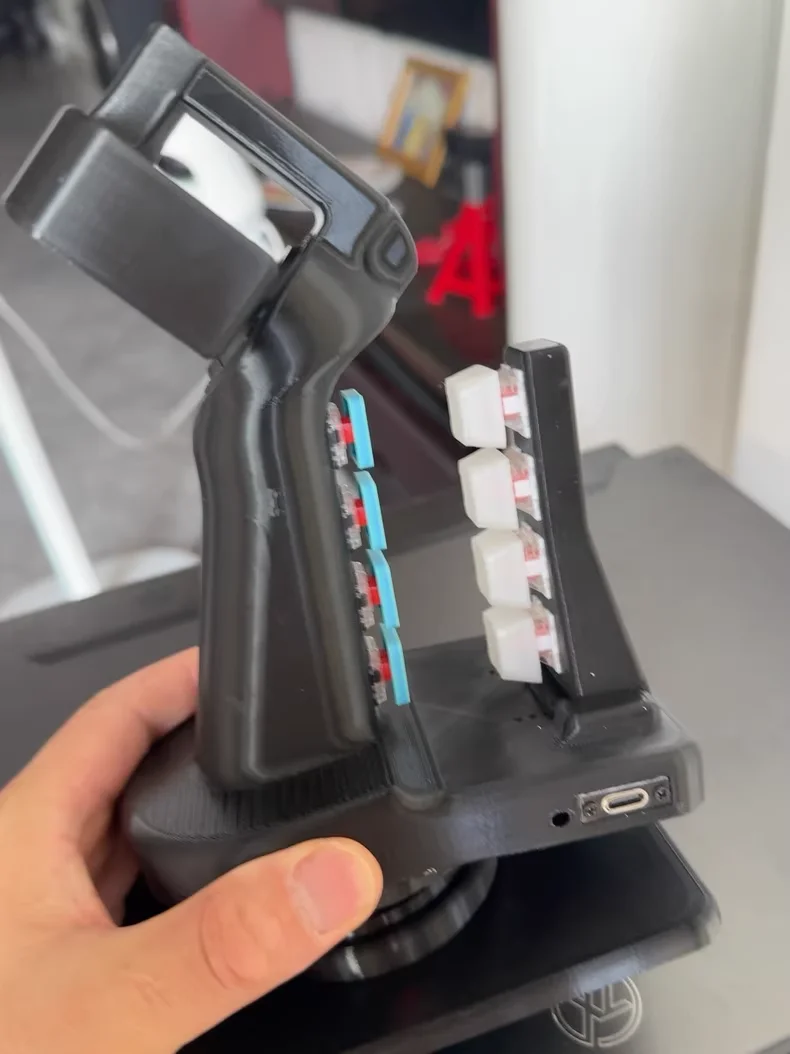 Джойстик специальной формы, клавиатура, одноручный игровой джойстик с 20-кнопками, подходит для поедания курицы, Delta Game
Джойстик специальной формы, клавиатура, одноручный игровой джойстик с 20-кнопками, подходит для поедания курицы, Delta Game