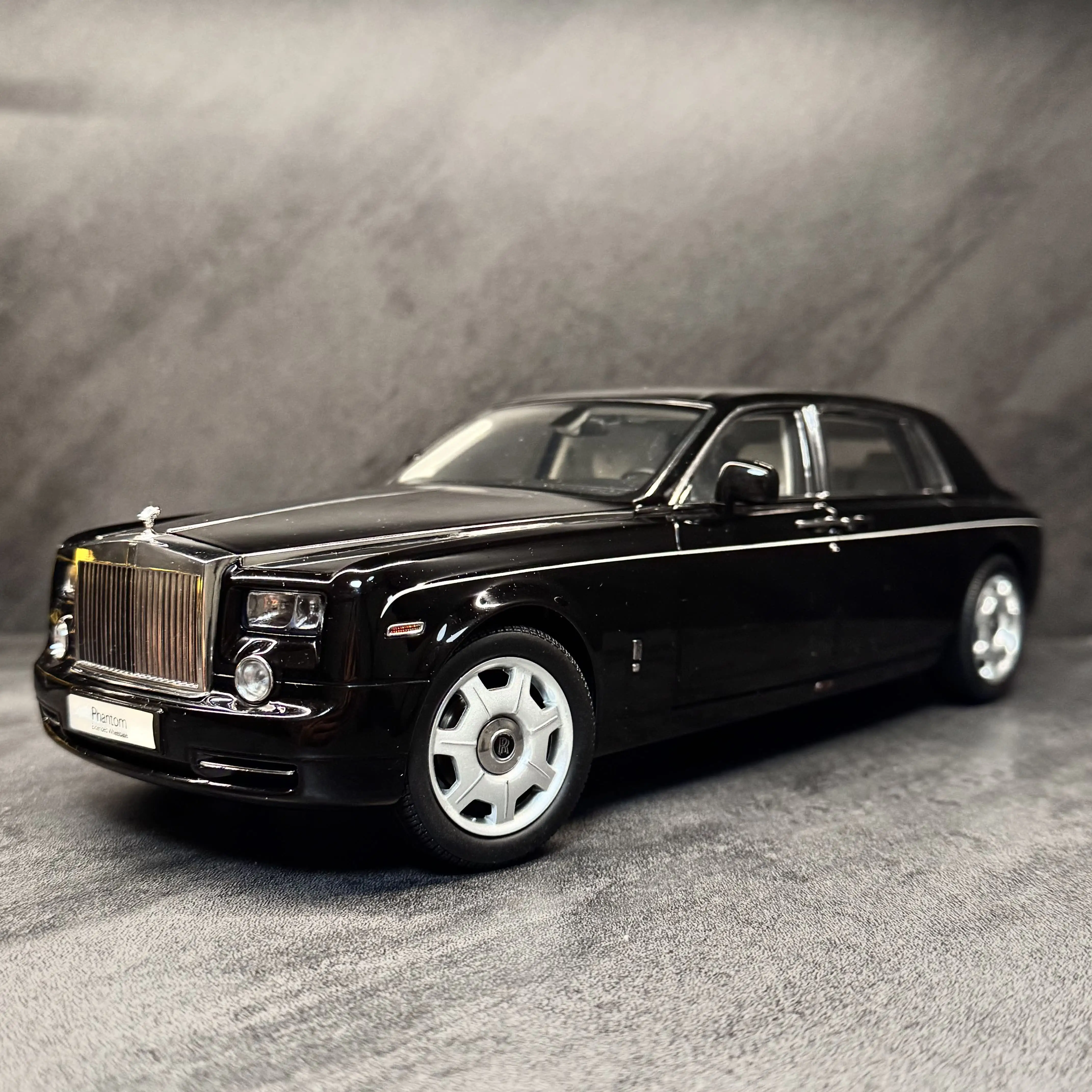 Kyosho 1:18 Phantom 7 Black Simulation Limited Edition Alloy Metal Static Car Model Toy Gift
Kyosho 1:18 Phantom 7 Black Simulation Limited Edition Alloy Metal Static Car Model Toy Gift