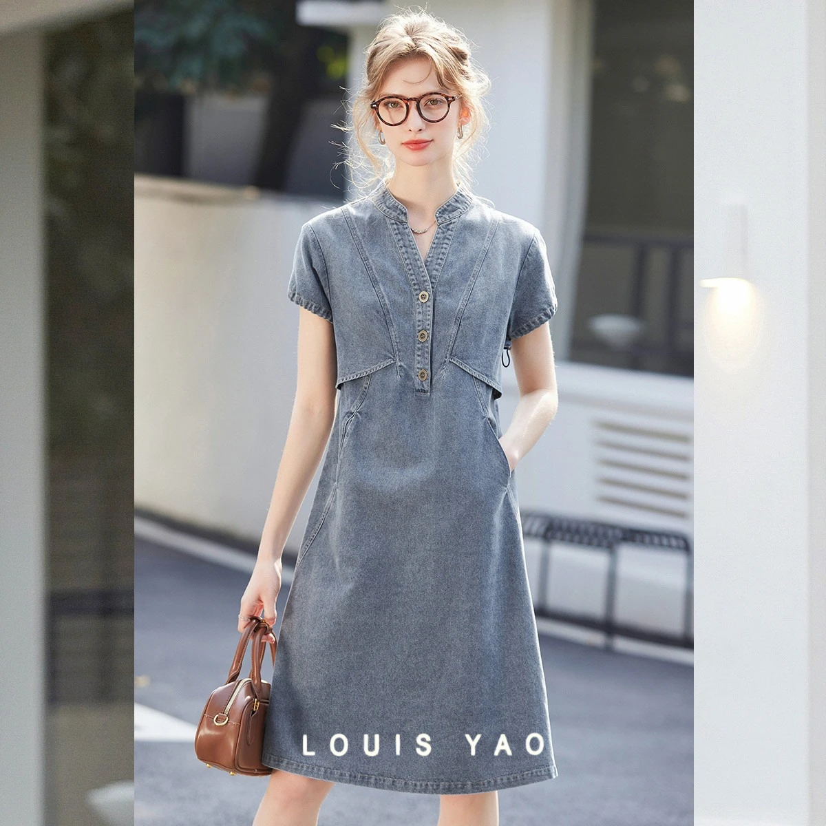 V-neck A-line Women's Dress 2025 Summer Double Pocket Short Sleeved Adjustable Cuffs Denim Dress Chic Street Women's Clothing
V-neck A-line Women's Dress 2025 Summer Double Pocket Short Sleeved Adjustable Cuffs Denim Dress Chic Street Women's Clothing