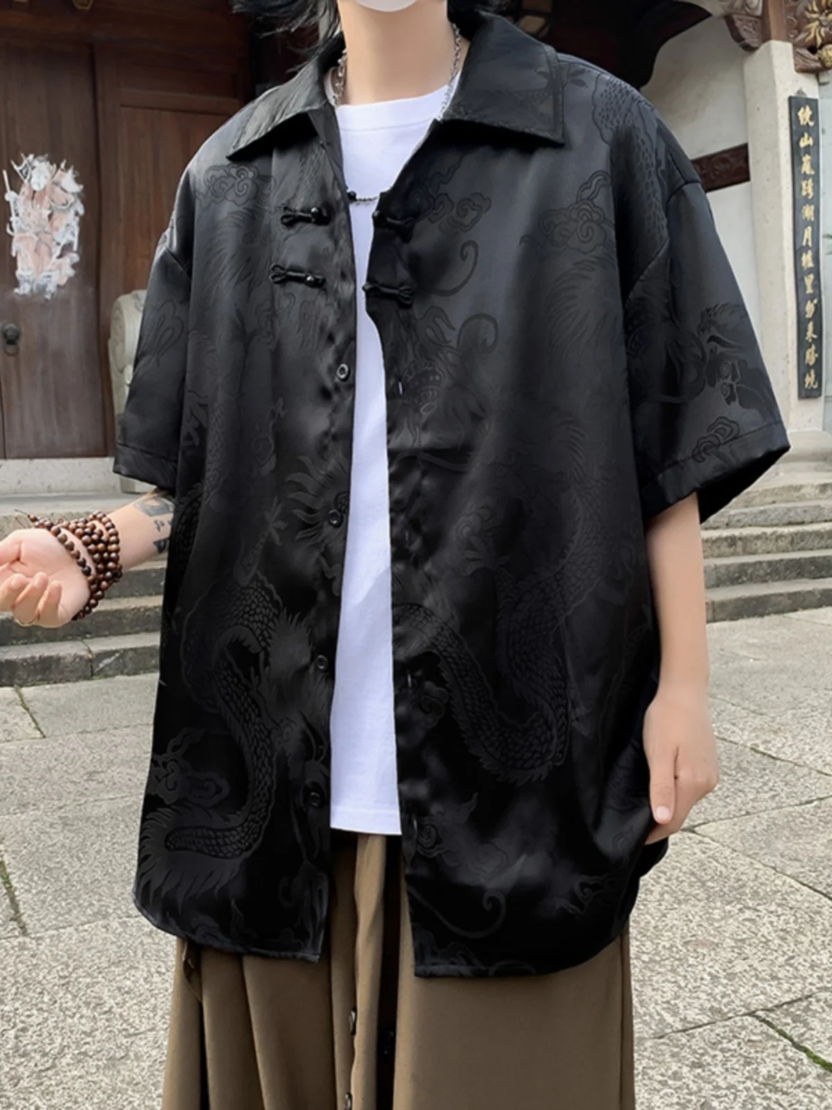 Новая китайская мужская рубашка из ледяного шелка с вышивкой, летняя, с коротким рукавом, свободного кроя, дышащая, повседневная, модная
Новая китайская мужская рубашка из ледяного шелка с вышивкой, летняя, с коротким рукавом, свободного кроя, дышащая, повседневная, модная