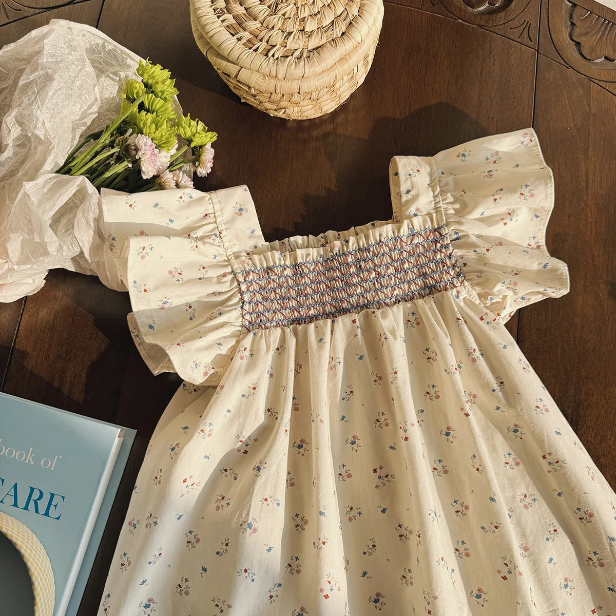 Новое платье с французским цветочным принтом для девочек, небольшой дизайн с рукавами-крылышками и многослойной хлопковой юбкой, повседневная детская одежда
Новое платье с французским цветочным принтом для девочек, небольшой дизайн с рукавами-крылышками и многослойной хлопковой юбкой, повседневная детская одежда