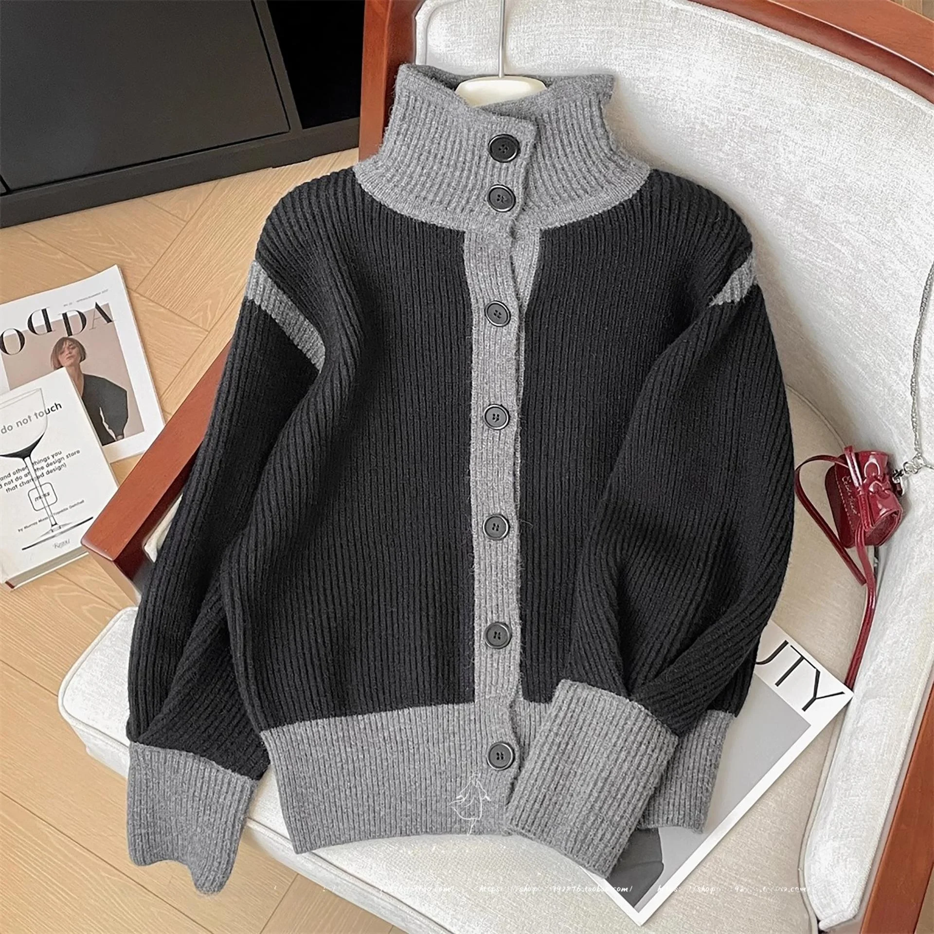 Корейский шикарный ретро цветной трикотаж Брейт женский осенне-зимний новый дизайн Senation вязаный открытый кардиган
Корейский шикарный ретро цветной трикотаж Брейт женский осенне-зимний новый дизайн Senation вязаный открытый кардиган