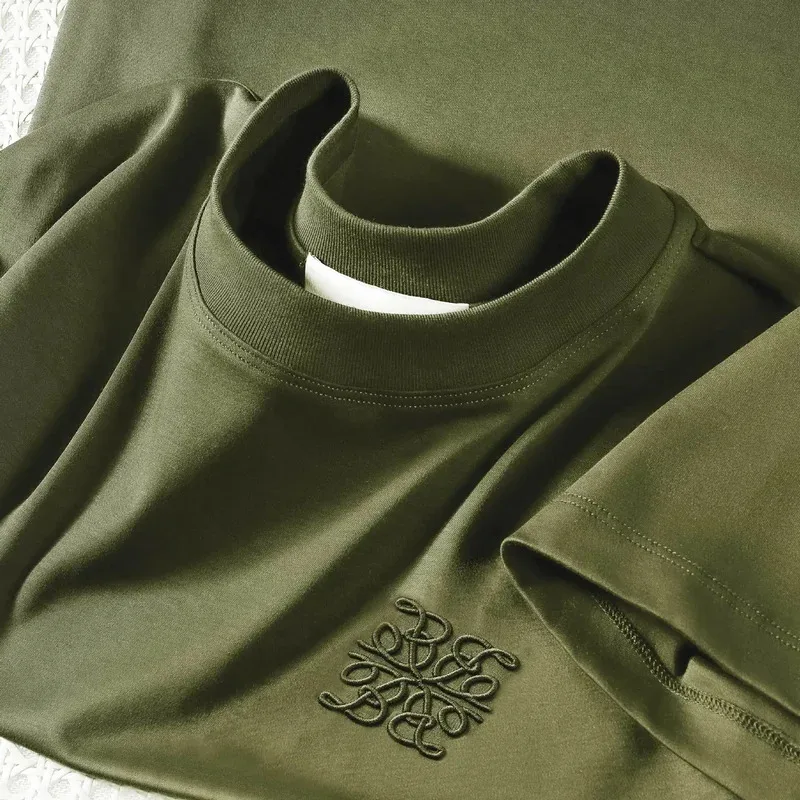 【Mirrordust】High End Men's Casual Summer Short Sleeve T-Shirt Luxurious Cotton Silk Liquid Ammonia Embroidered Top
【Mirrordust】High End Men's Casual Summer Short Sleeve T-Shirt Luxurious Cotton Silk Liquid Ammonia Embroidered Top