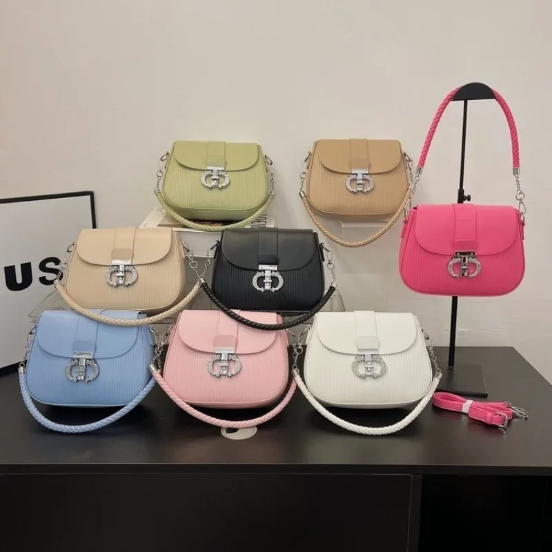 Модные стильные дизайнерские сумки для мам, роскошные минималистичные кожаные сумки-тоут с большой вместимостью, элегантные сумки через плечо.
Модные стильные дизайнерские сумки для мам, роскошные минималистичные кожаные сумки-тоут с большой вместимостью, элегантные сумки через плечо.