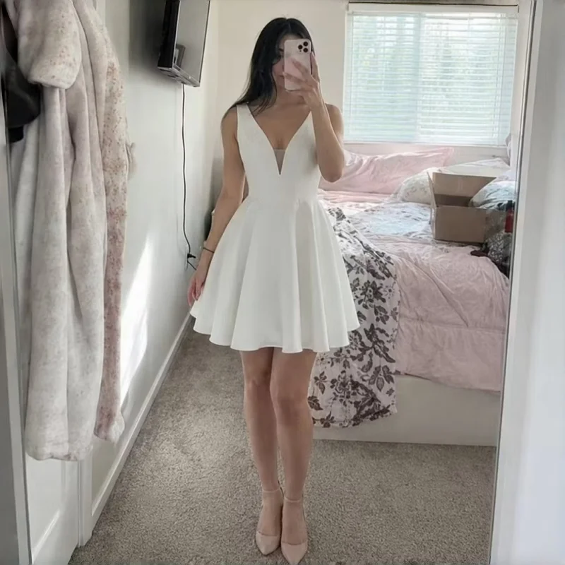 Deep V Neck Sleeveless Mini Wedding Dress High Waist With Oversized Bow Back Evening Gowns Customizable
Deep V Neck Sleeveless Mini Wedding Dress High Waist With Oversized Bow Back Evening Gowns Customizable