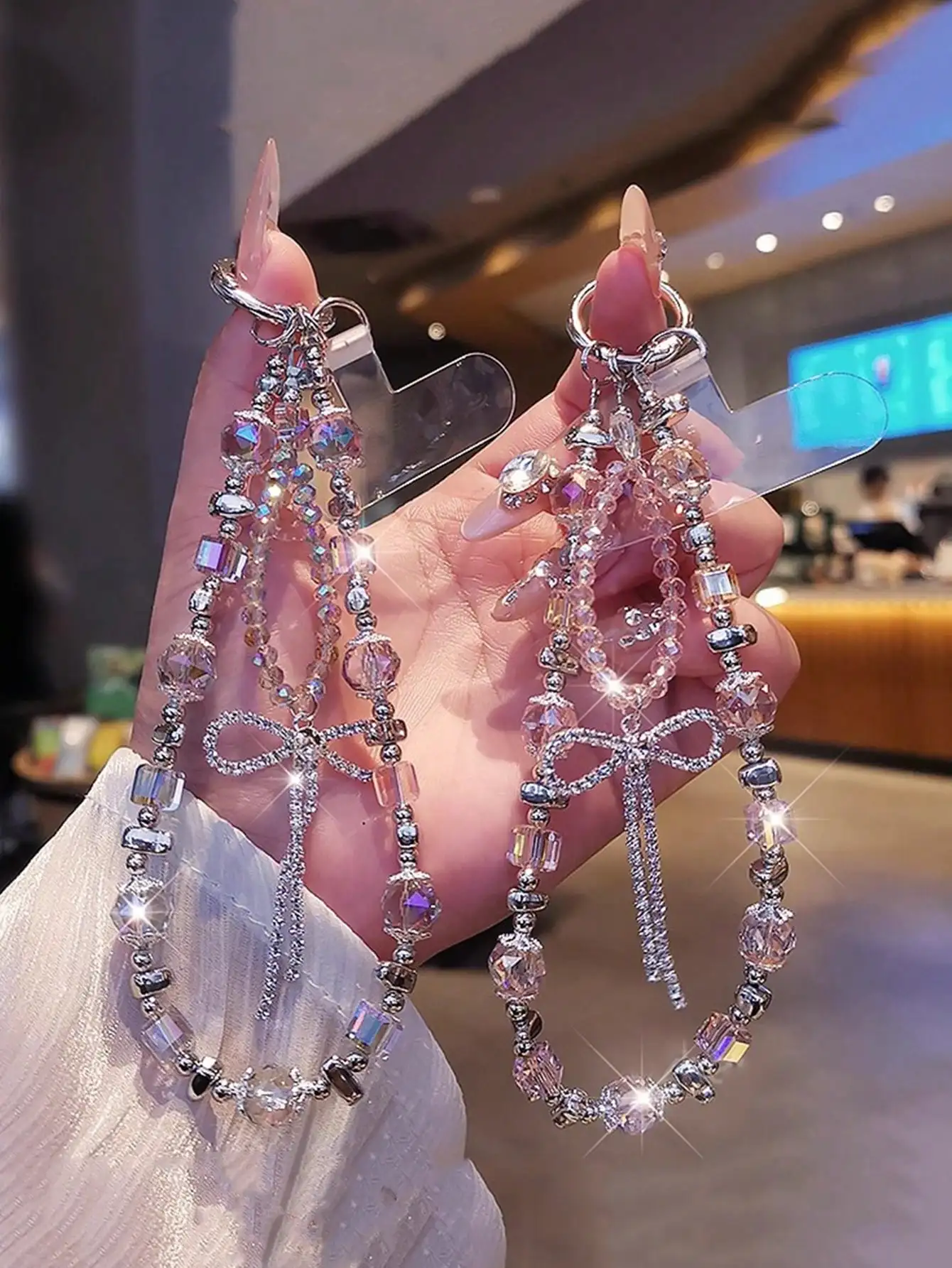Butterfly Decor Phone Lanyard For Women, Delicate Crystal Pendant Wrist Short Beaded Accessory, Outdoor Travel Shopping Anti-Lost Phone Strap, Fashionable Phone Case Hanging Rope
Butterfly Decor Phone Lanyard For Women, Delicate Crystal Pendant Wrist Short Beaded Accessory, Outdoor Travel Shopping Anti-Lost Phone Strap, Fashionable Phone Case Hanging Rope