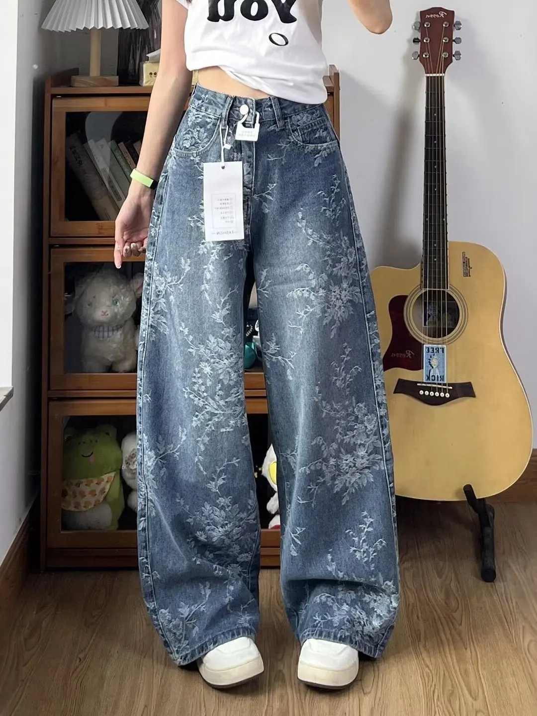 Retro American Embroidered High Street Loose Wide Leg Jeans Men Women Design Sense Patchwork Trendy Brand Couple Pants
Retro American Embroidered High Street Loose Wide Leg Jeans Men Women Design Sense Patchwork Trendy Brand Couple Pants