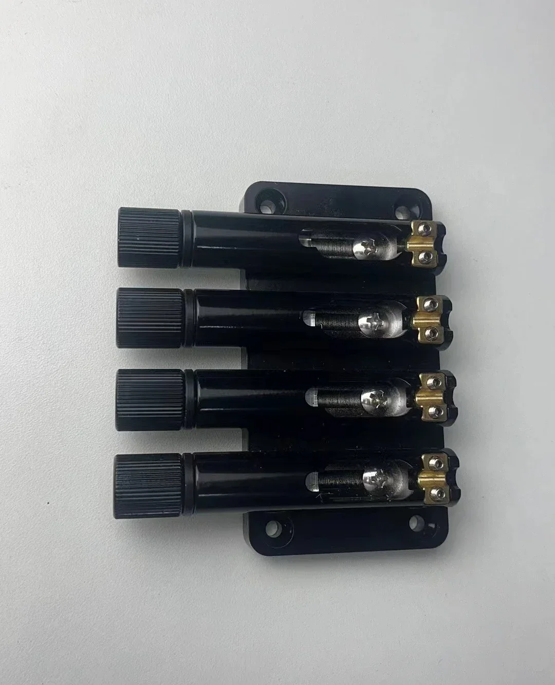 Hot Sale-4 string headless bass brass bridge, black, for bass guitar
Hot Sale-4 string headless bass brass bridge, black, for bass guitar