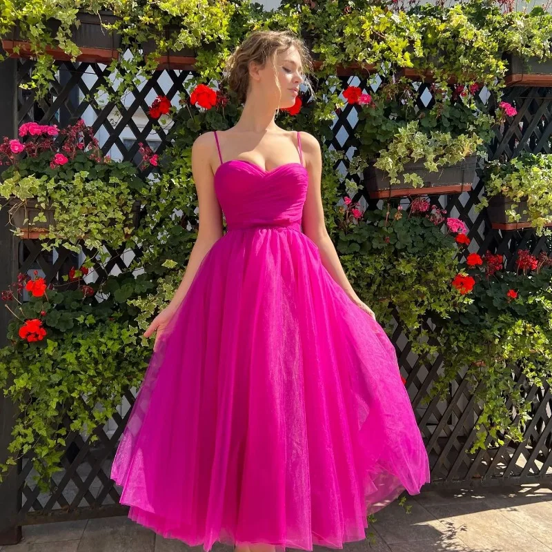 Flowy Fuchsia Tulle Midi Dress Women's Spaghetti Strap Sweetheart Neck Ruched Bust A-Line Cocktail Party Dress Formal Gown 2026
Flowy Fuchsia Tulle Midi Dress Women's Spaghetti Strap Sweetheart Neck Ruched Bust A-Line Cocktail Party Dress Formal Gown 2026