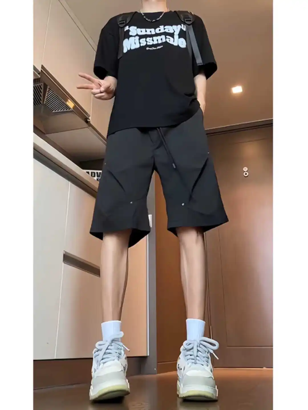 Мужские летние тонкие шорты-бермуды в корейском стиле, свободные прямые функциональные спортивные повседневные брюки-капри
Мужские летние тонкие шорты-бермуды в корейском стиле, свободные прямые функциональные спортивные повседневные брюки-капри