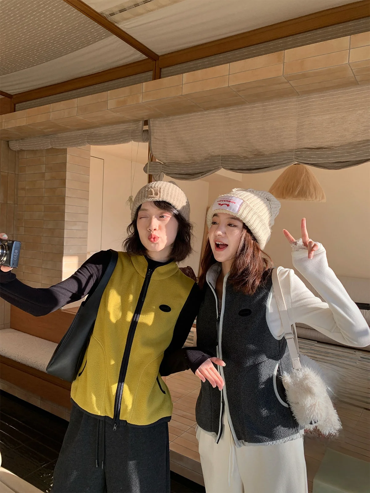 Многоцветный флисовый жилет: легкий, теплый, ветрозащитный, для поездок на работу, из полиэфирного волокна, на молнии, однотонный дизайн
Многоцветный флисовый жилет: легкий, теплый, ветрозащитный, для поездок на работу, из полиэфирного волокна, на молнии, однотонный дизайн