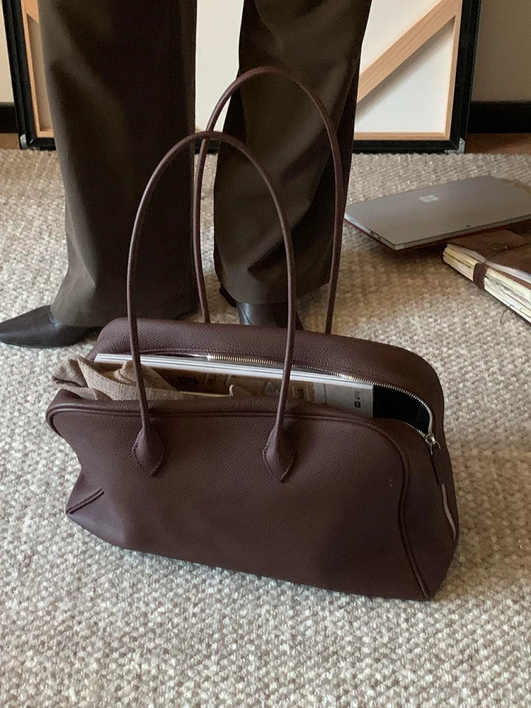 Кожаная большая женская сумка-тоут Capaci, новинка 2025, ретро, пригородная сумка для боулинга на одно плечо, бостонская сумка, повседневная простая сумка Sle Polyes...
Кожаная большая женская сумка-тоут Capaci, новинка 2025, ретро, пригородная сумка для боулинга на одно плечо, бостонская сумка, повседневная простая сумка Sle Polyes...