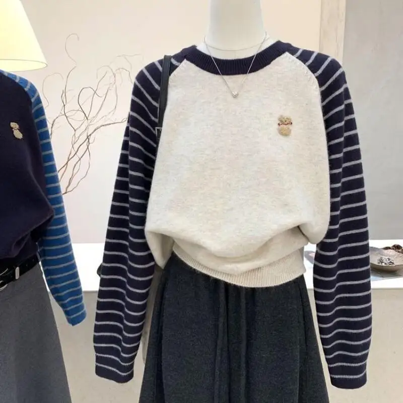 Women Autumn Winter Stripes Embroidery Loose Sweater Base Shirt Cute Kawaii Fashion Pullover Korean Style Knitted Tops
Women Autumn Winter Stripes Embroidery Loose Sweater Base Shirt Cute Kawaii Fashion Pullover Korean Style Knitted Tops