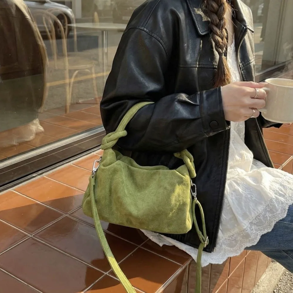 Retro Style Suede Leather Crossbody Bag Wrinkle Texture Soft Handle Fashion Handbag Magnetic Closure Commuting Bag for Women
Retro Style Suede Leather Crossbody Bag Wrinkle Texture Soft Handle Fashion Handbag Magnetic Closure Commuting Bag for Women