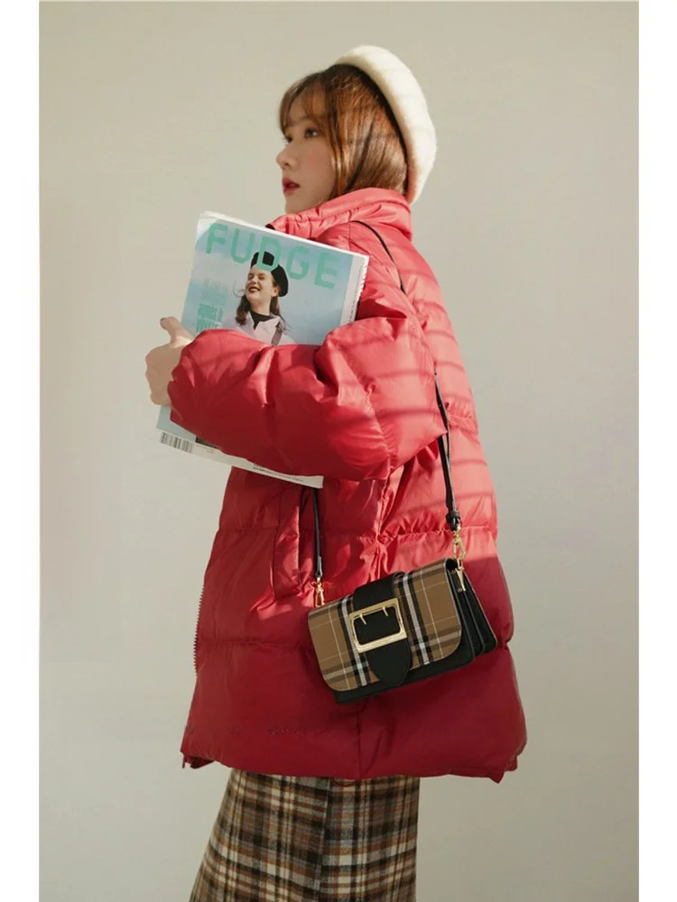 Christmas Red Lightweight Duck down Coat Shape Mid-Length Bread Style Stand Collar Jacket for Short Women Top
Christmas Red Lightweight Duck down Coat Shape Mid-Length Bread Style Stand Collar Jacket for Short Women Top
