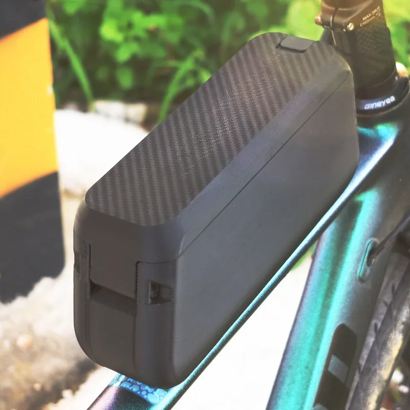 Велосипедная сумка из карбона для шоссейного велосипеда, легкая, прочная, большой емкости, с отверстиями для крепления, жесткий корпус, аксессуары для велосипеда
Велосипедная сумка из карбона для шоссейного велосипеда, легкая, прочная, большой емкости, с отверстиями для крепления, жесткий корпус, аксессуары для велосипеда