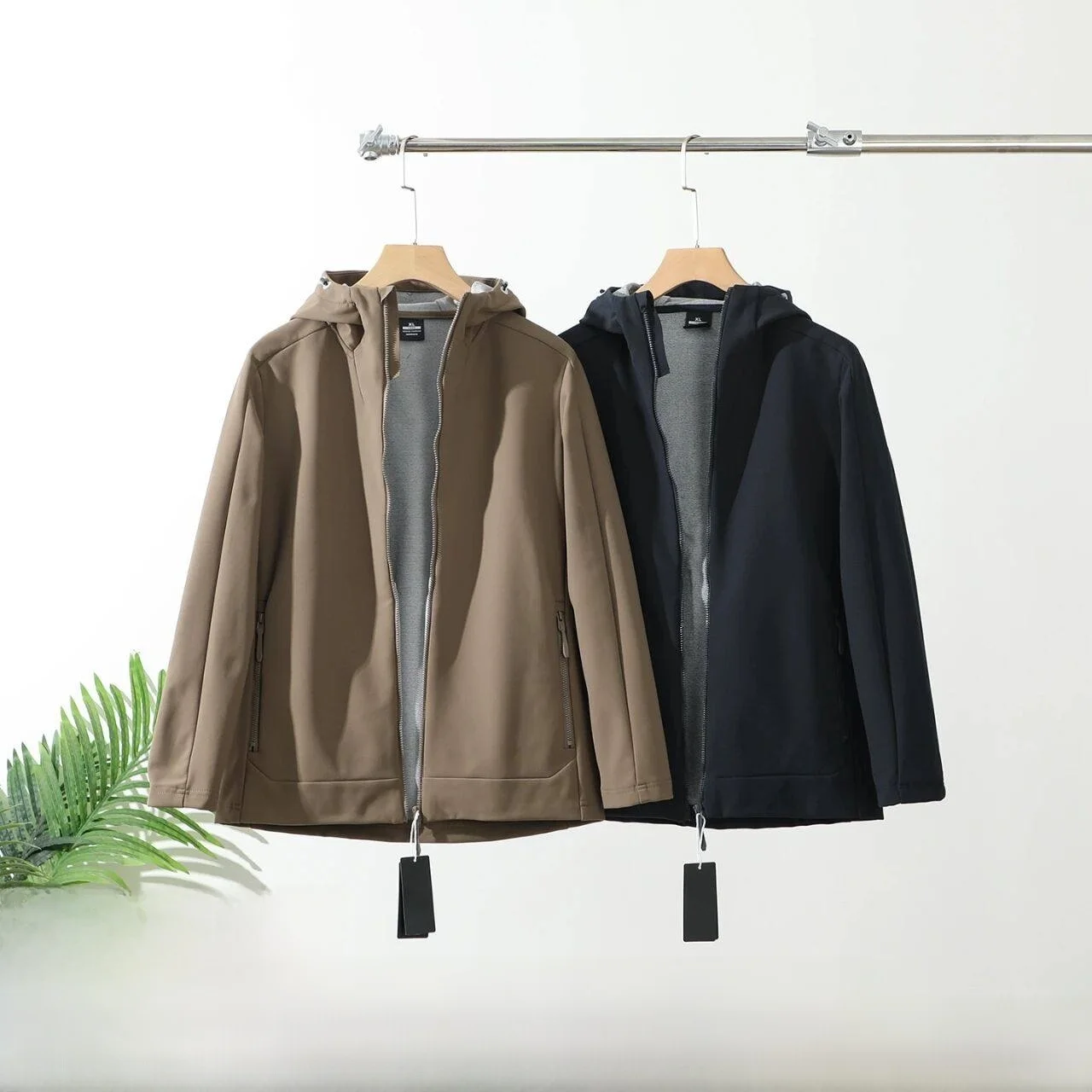 Мужская уличная мягкая ветрозащитная водостойкая куртка с капюшоном, подставка из полиэфирного волокна, длинная застежка-молния све
Мужская уличная мягкая ветрозащитная водостойкая куртка с капюшоном, подставка из полиэфирного волокна, длинная застежка-молния све