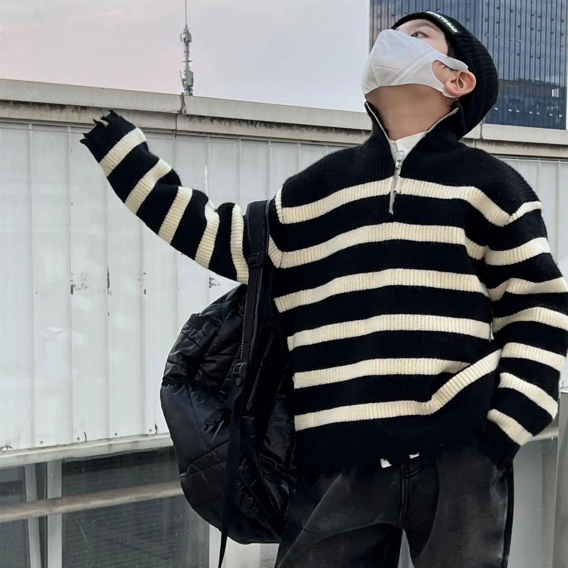 Children Clothing Boys Sweater 2023 Autumn Winter American Style Striped Zipper Turtleneck Retro Pullover for Boys and Girls
Children Clothing Boys Sweater 2023 Autumn Winter American Style Striped Zipper Turtleneck Retro Pullover for Boys and Girls