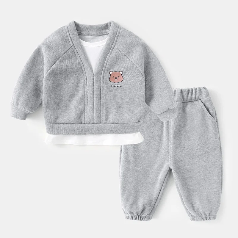 Boys and girls' spring new 2025 children's cool letter printing zipper top pants leisure sports two piece baby suit 0-4T
Boys and girls' spring new 2025 children's cool letter printing zipper top pants leisure sports two piece baby suit 0-4T
