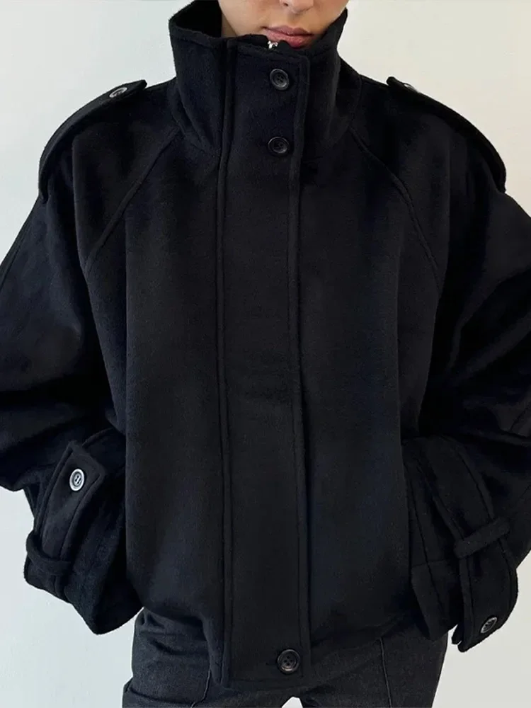 2025 Autumn Winter Chic Urban Lady Outwears Solid Woolen Short Jackets Women Stand Collar Zipper Button Full Sleeve Pocket Coats
2025 Autumn Winter Chic Urban Lady Outwears Solid Woolen Short Jackets Women Stand Collar Zipper Button Full Sleeve Pocket Coats