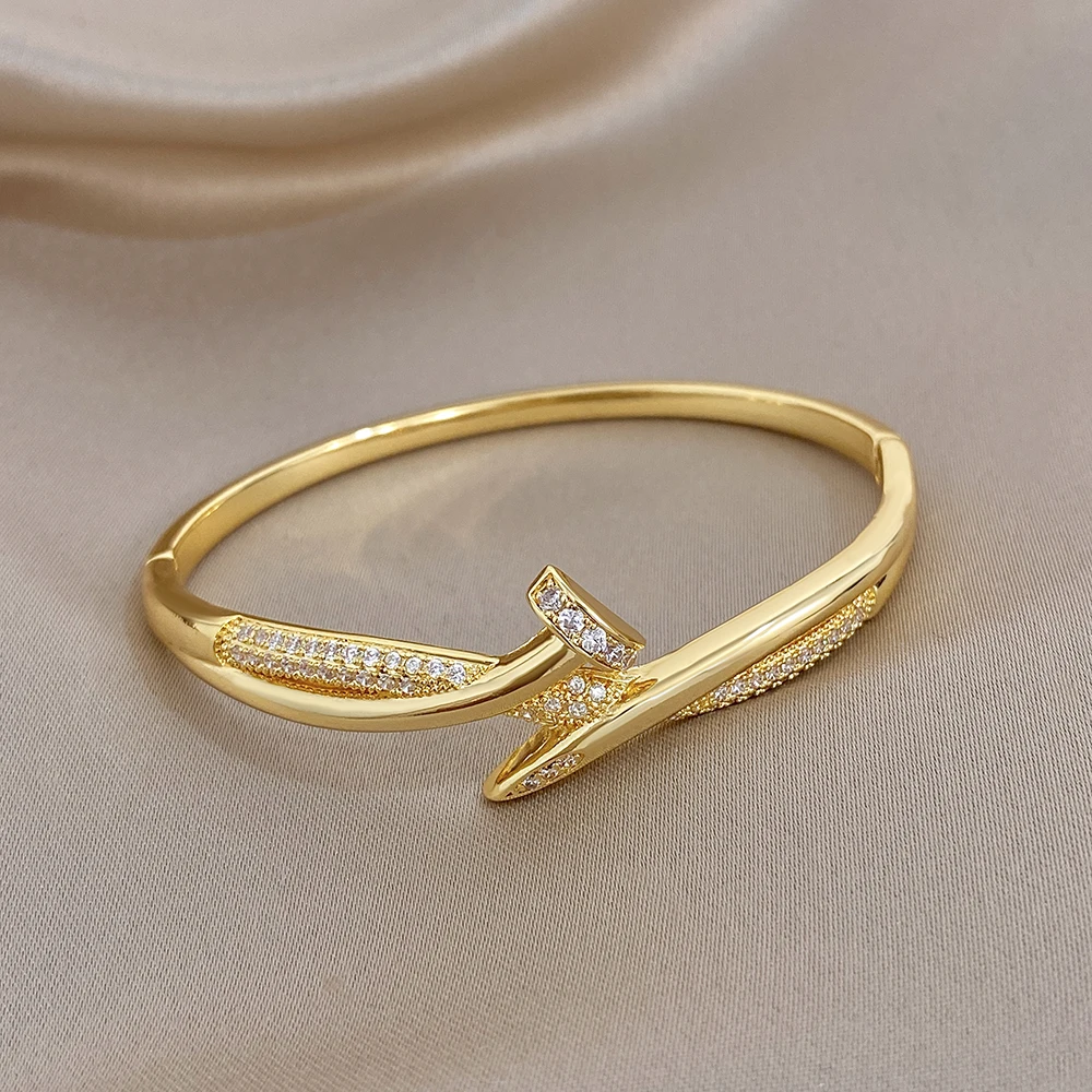 Creative Twisted Nail Design Copper Bangle for Women Zircon Inlaid Gold Plated Geometric Spring Bracelet Party Jewelry Gift New
Creative Twisted Nail Design Copper Bangle for Women Zircon Inlaid Gold Plated Geometric Spring Bracelet Party Jewelry Gift New