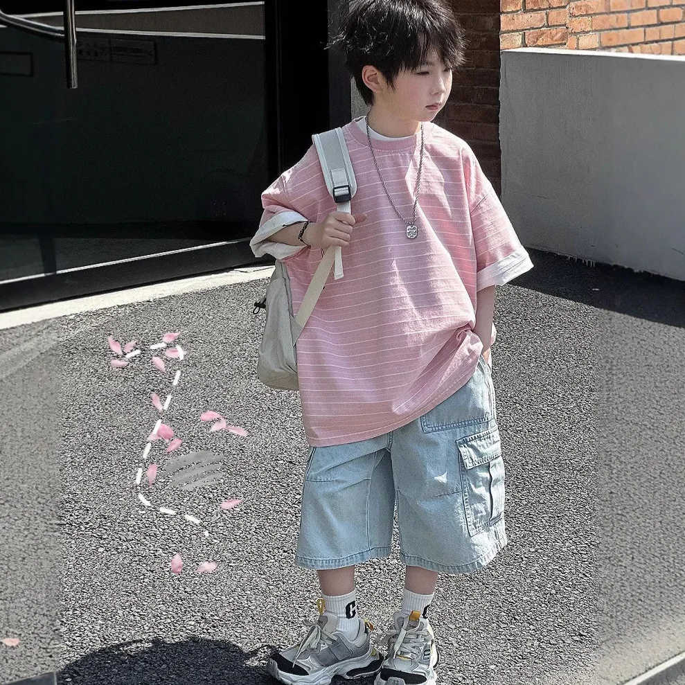2025 Summer New Children's American Heavy Duty Wash Off Stir Fried Salt Striped Short Sleeved T-shirt for Boys Loose Top
2025 Summer New Children's American Heavy Duty Wash Off Stir Fried Salt Striped Short Sleeved T-shirt for Boys Loose Top
